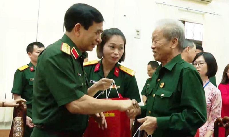 Thái Nguyên: Bộ trưởng Bộ Quốc phòng Phan Văn Giang tiếp xúc cử tri thành phố Sông Công