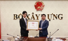 Trao tặng Bằng khen của Bộ trưởng Bộ Xây dựng cho Bí thư thứ hai, Đại sứ quán Nhật Bản tại Việt Nam