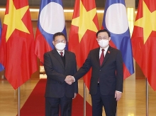 Chủ tịch Quốc hội Vương Đình Huệ lên đường thăm Lào