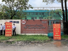 Khách hàng căng băng rôn cầu cứu vì liên quan đến giao nền – sổ hồng sau hai thập kỷ