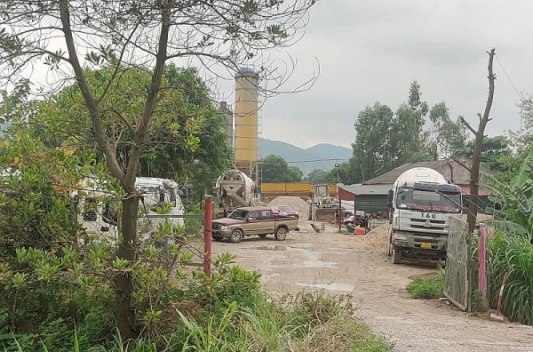 Thanh Sơn (Phú Thọ): Trạm trộn bê tông Tiến Hải hoạt động không phép thách thức pháp luật