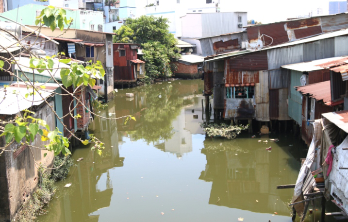 Thành phố Hồ Chí Minh lập tổ triển khai dự án xây lại chung cư, dời nhà ven kênh