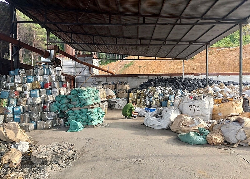 Bắc Kạn: Doanh nghiệp bị bắt quả tang đốt chất thải nguy hại trái phép từng nhiều lần vi phạm về môi trường
