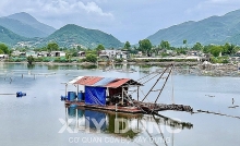Đội lốt thi công nạo vét dòng sông ở thành phố Nha Trang để hút cát?