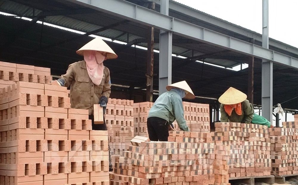 hang loat sai pham trong hoat dong khai thac khoang san lam vat lieu xay dung tai tinh hoa binh