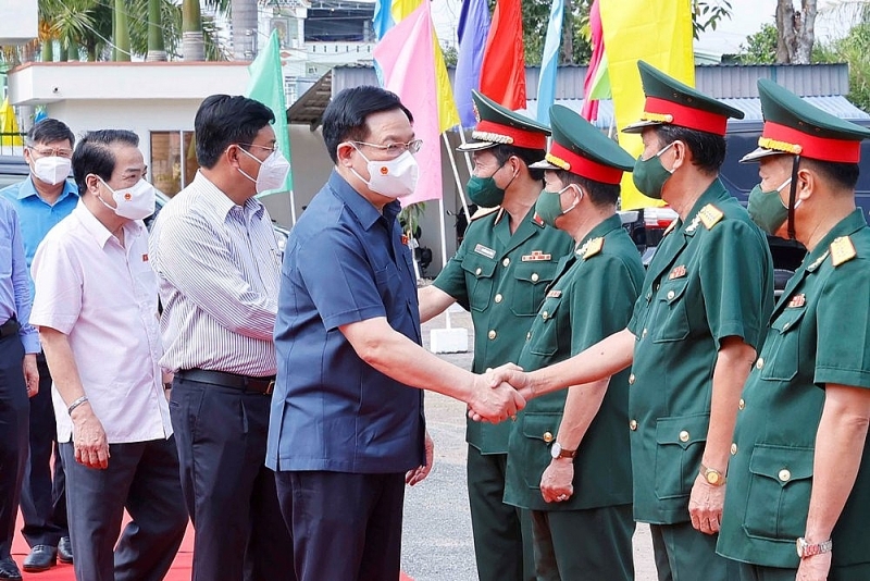 Chủ tịch Quốc hội Vương Đình Huệ thăm và chúc Tết cán bộ, chiến sỹ Tiểu đoàn U Minh 2