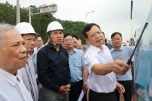 Thứ trưởng Lê Quang Hùng thực tế công tác quy hoạch xây dựng ở Quảng Ninh