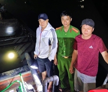 Quảng Trị: Bắt quả tang tàu khai thác cát trái phép trên sông Thạch Hãn