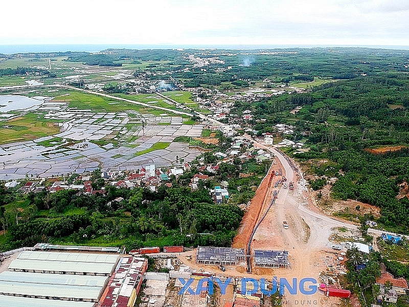 Quảng Ngãi: Nhà máy Bột - Giấy VNT19 đã tự ý thi công đường ống xả thải