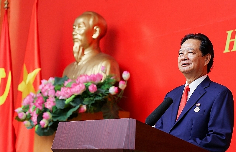 Trao Huy hiệu 55 năm tuổi Đảng tặng nguyên Thủ tướng Nguyễn Tấn Dũng