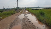 Tiên Yên (Quảng Ninh): Đắp đê làm hỏng đường làng đã lâu, nhưng chưa có tiền sửa chữa