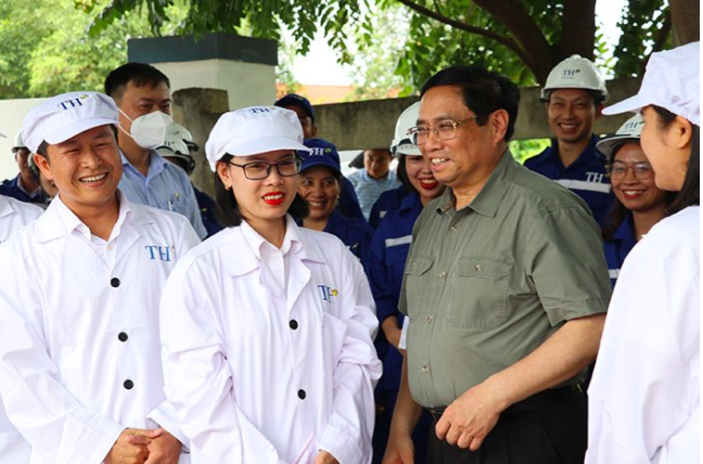 Thủ tướng Phạm Minh Chính thăm và làm việc tại Tập đoàn TH