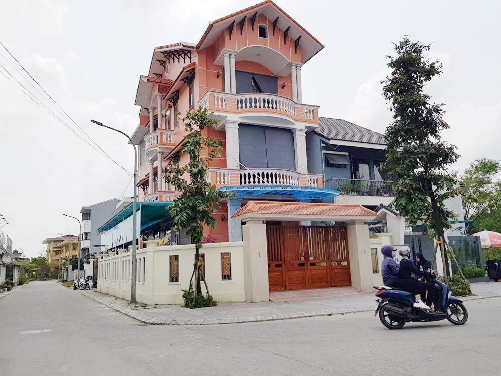 vi sao kho truy thu tien giao dat cho nguyen bi thu thanh uy hue
