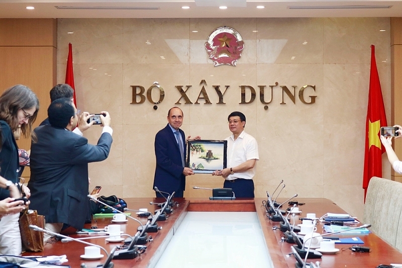Thứ trưởng Bùi Hồng Minh tiếp Giám đốc về Phát triển bền vững khu vực Đông Á - Thái Bình Dương của Ngân hàng Thế giới Benoit Bosquet