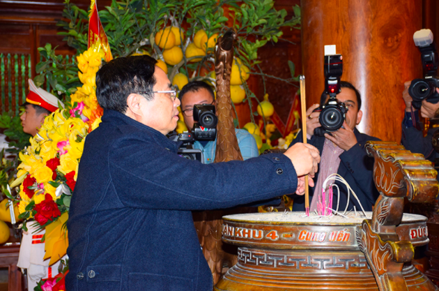 Thủ tướng Chính phủ Phạm Minh Chính dâng hoa, dâng hương tưởng niệm Chủ tịch Hồ Chí Minh