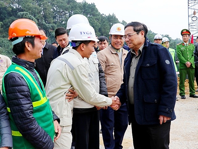 Thủ tướng Chính phủ Phạm Minh Chính kiểm tra Dự án cao tốc Bắc – Nam đoạn Diễn Châu – Bãi Vọt
