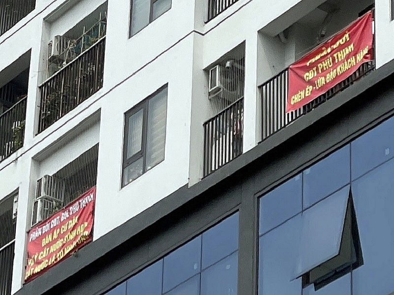 Hà Đông (Hà Nội): Băng rôn phản đối đỏ rực tại chung cư Phú Thịnh Green Park