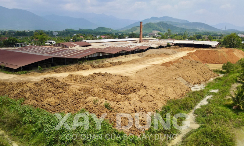 Khánh Hòa: Chậm xử lý sai phạm thu gom, dự trữ đất “lậu” của nhà máy gạch Tuynel Diên Khánh