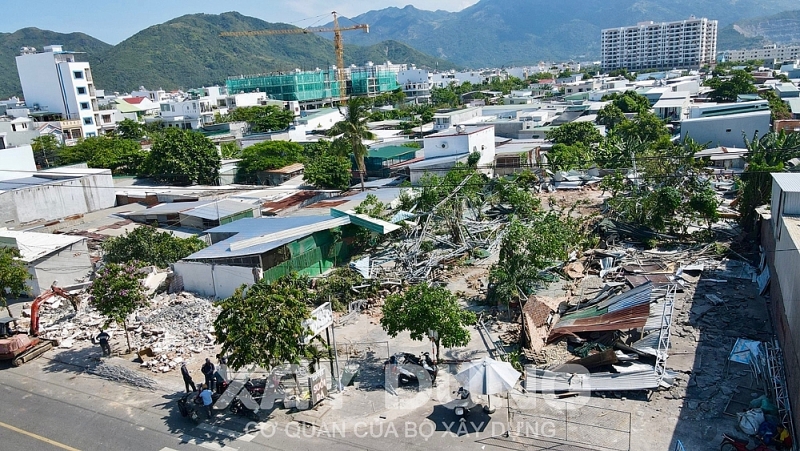Nha Trang: Cưỡng chế 20 công trình xây dựng không phép tại phường Phước Long