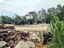 Đông Anh (Hà Nội): Cần xử lý dứt điểm trạm trộn bê tông, bãi xe không phép trên địa bàn xã Vĩnh Ngọc