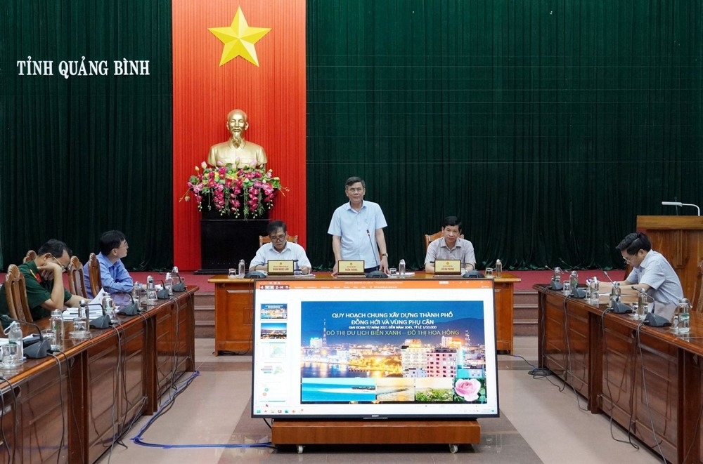 Quảng Bình: Xem xét báo cáo quy hoạch chung xây dựng thành phố Đồng Hới và vùng phụ cận