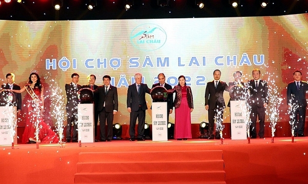 Chủ tịch nước Nguyễn Xuân Phúc dự khai mạc Hội chợ sâm Lai Châu 2022